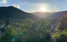 Au Reposoir - Vue Sur La Montagne